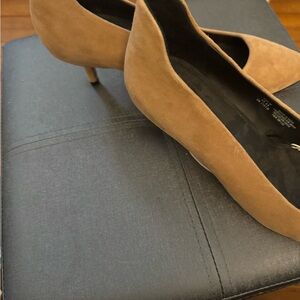 Never Worn Elegant Tan Women's Heels
